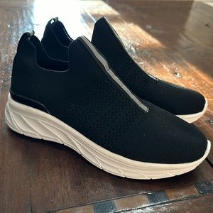Nice black casual sneakers